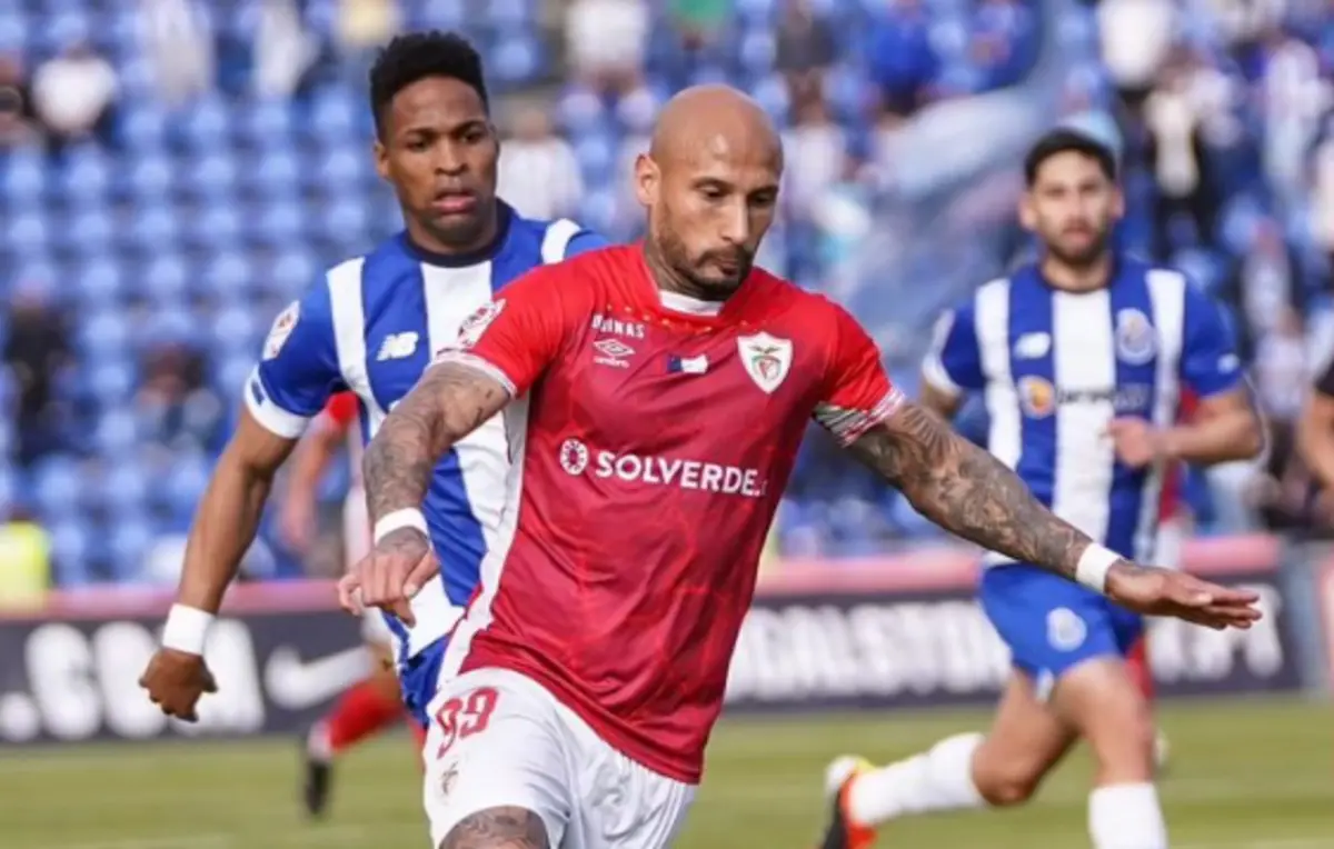 Imagem de contexto do artigo Santa Clara anuncia rescisão de contrato do avançado Rafael Martins