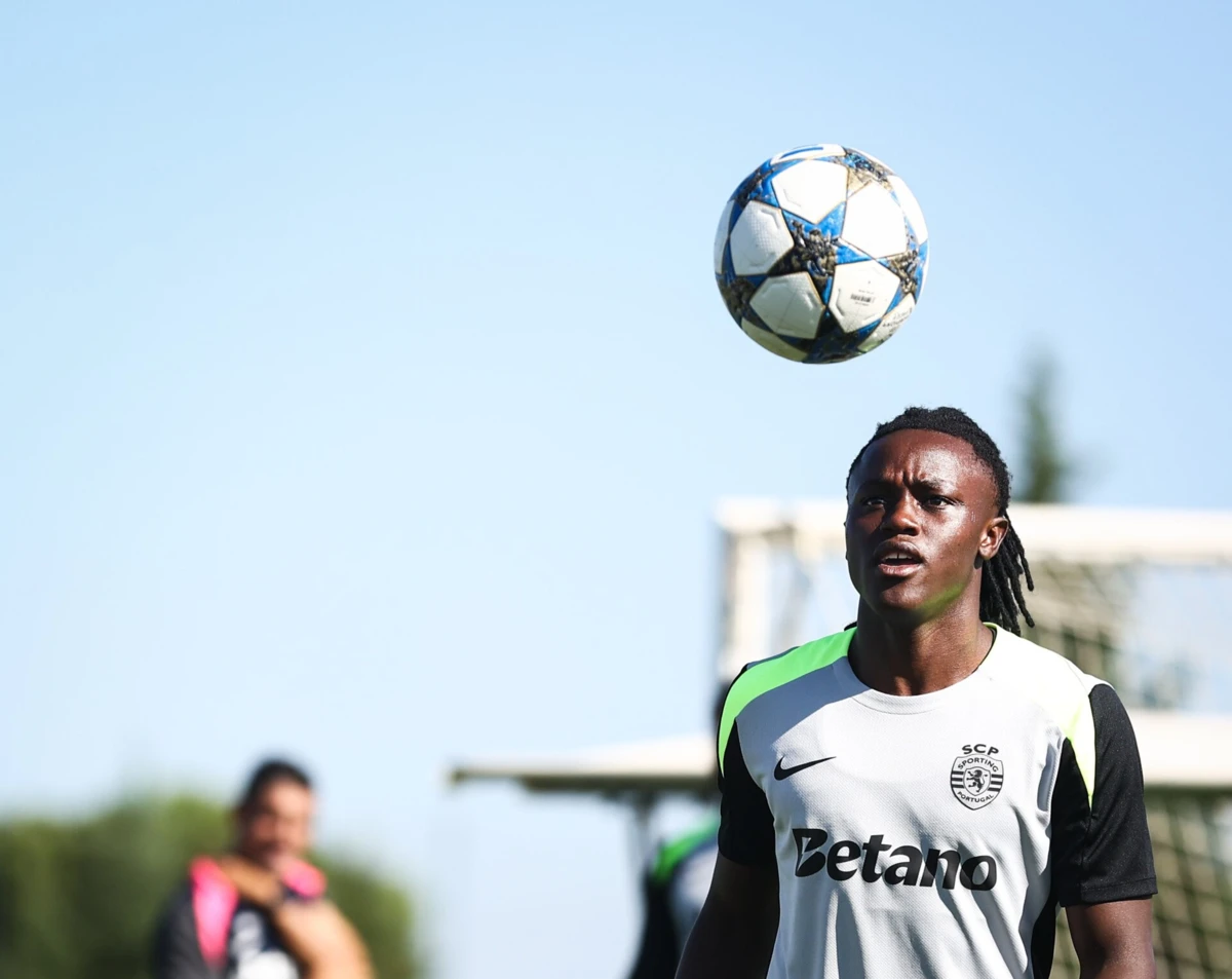 Imagem de contexto do artigo Geovany Quenda: "É sempre arrepiante ouvir o hino da Champions"