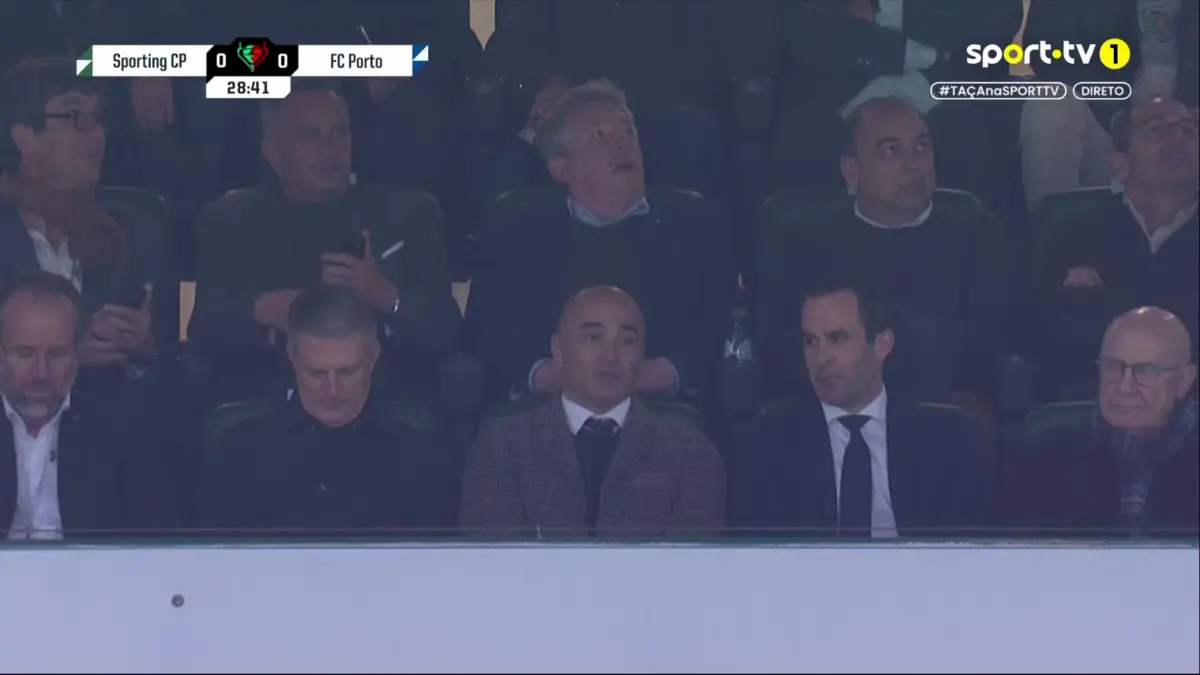 Imagem de contexto do artigo Roberto Martínez a assistir ao Sporting-FC Porto em Alvalade