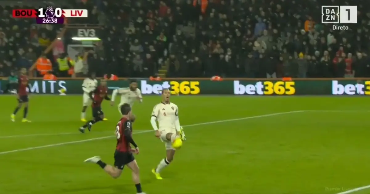 Imagem de contexto do artigo Bournemouth-Liverpool: Evanilson aproveita erro de van Dijk para marcar
