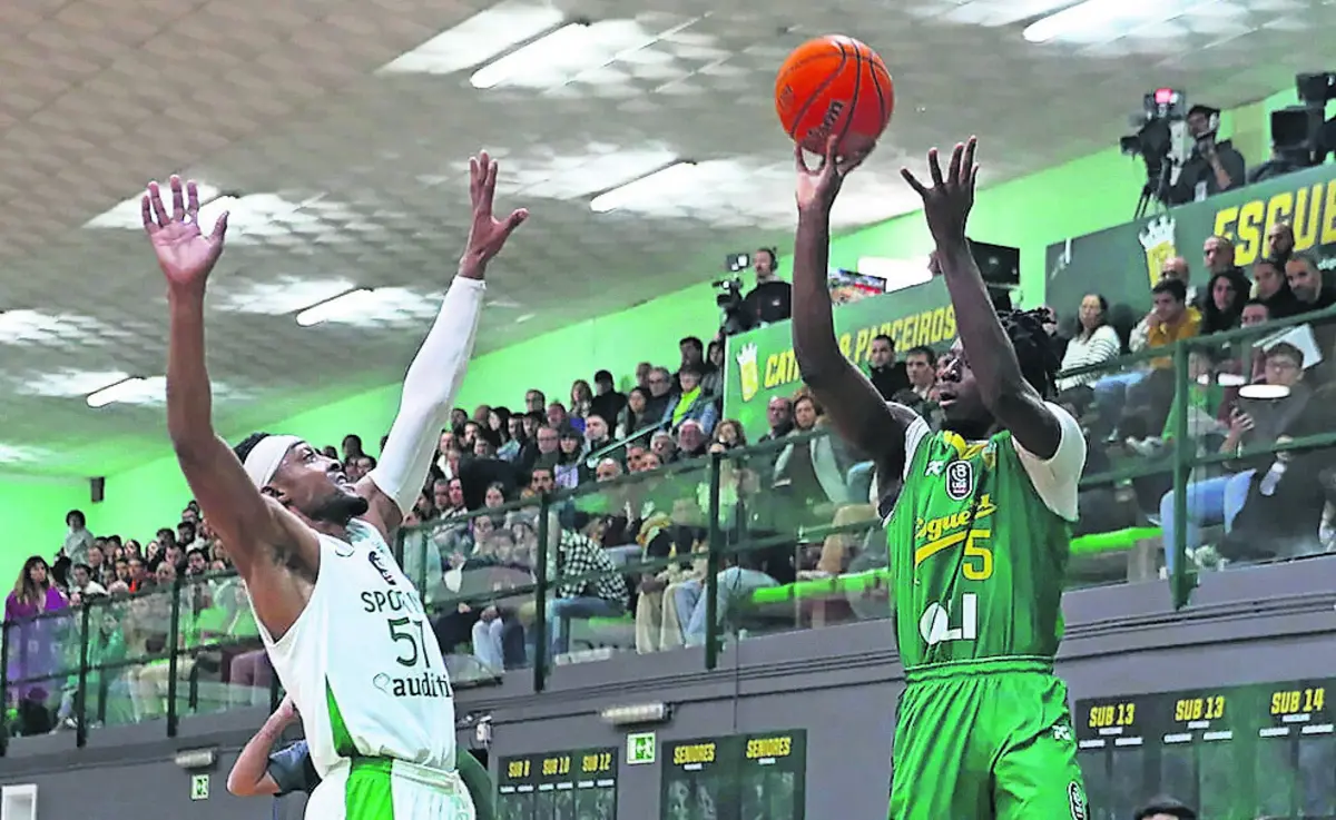 Imagem de contexto do artigo Esgueira bloqueia e acaba “trucidado” pelo Sporting. Veja o resumo