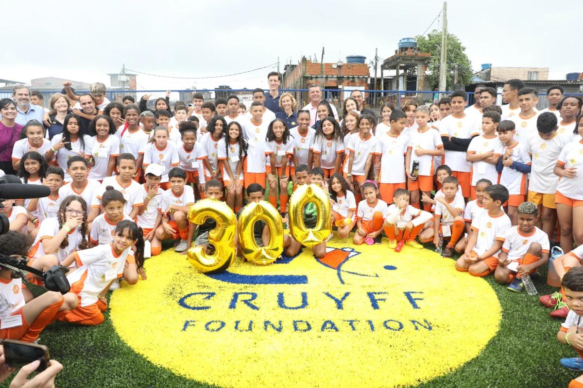 Imagem de contexto do artigo Cruyff Court Pelé reúne em Santos os legados de duas lendas do futebol