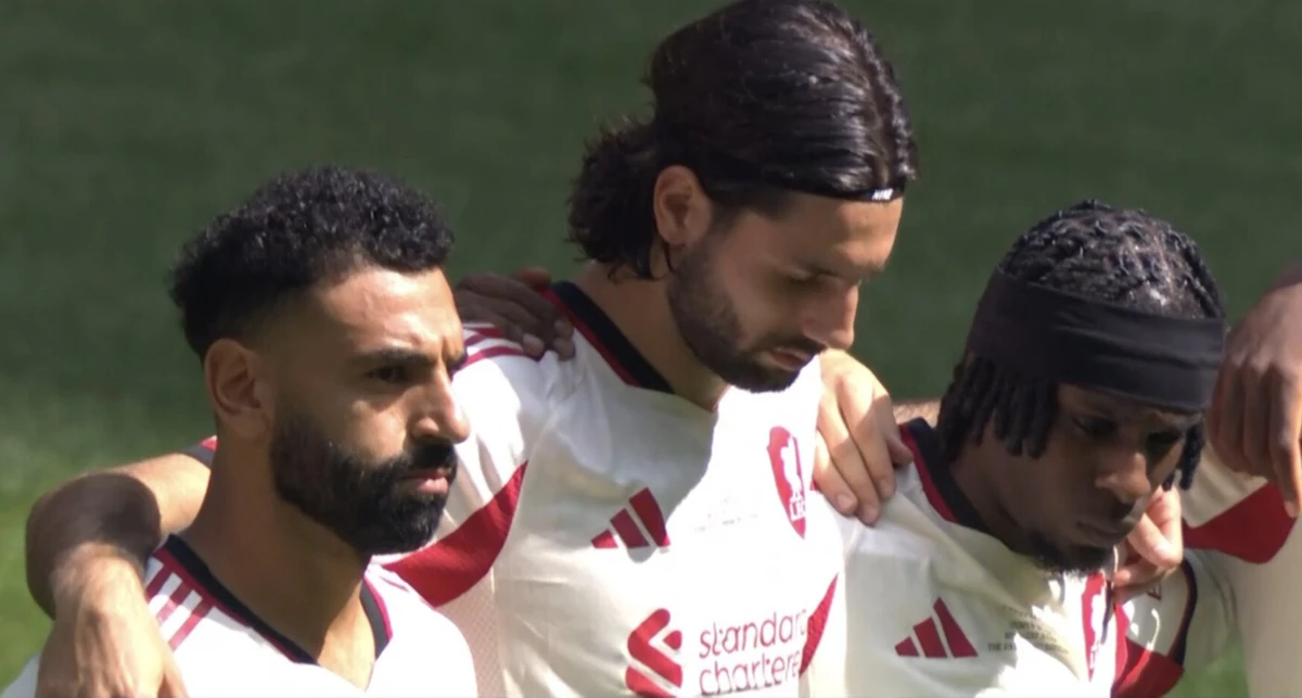 Salah reage aos assobios durante minuto de silêncio (créditos: X/@septimusajprime)