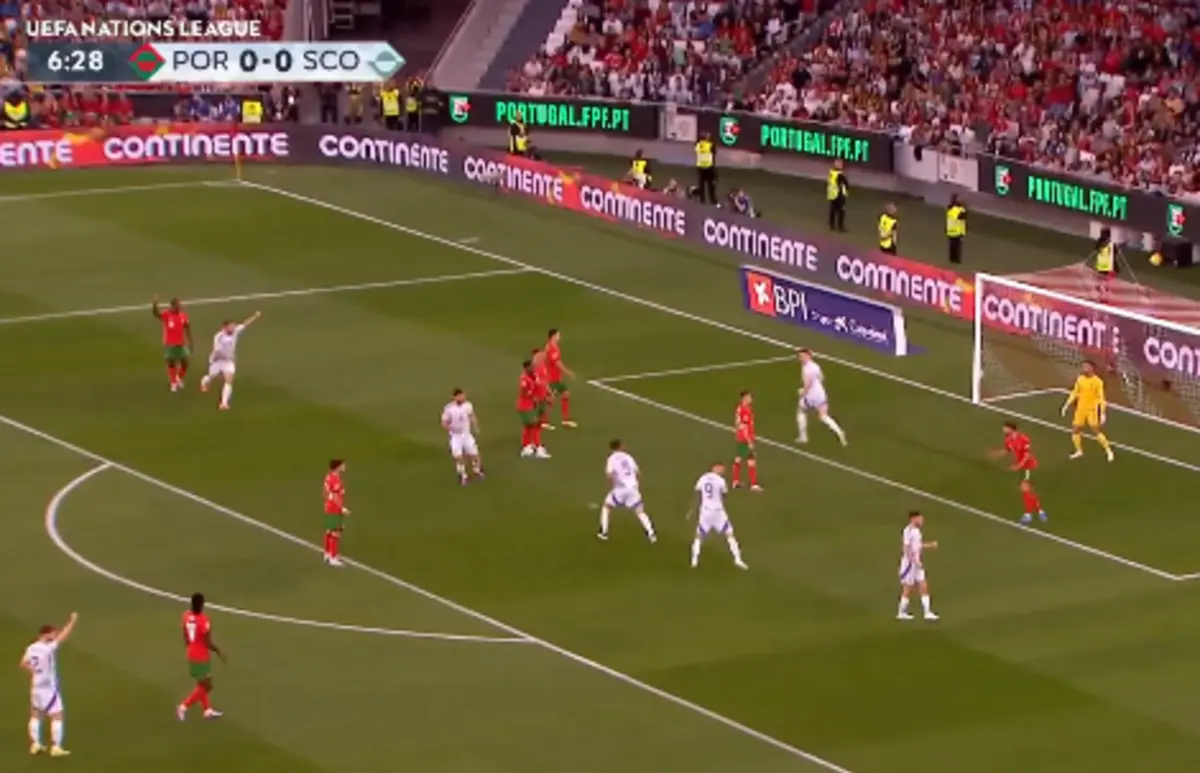 Imagem de contexto do artigo Surpresa na Luz: McTominay nem saltou para adiantar a Escócia