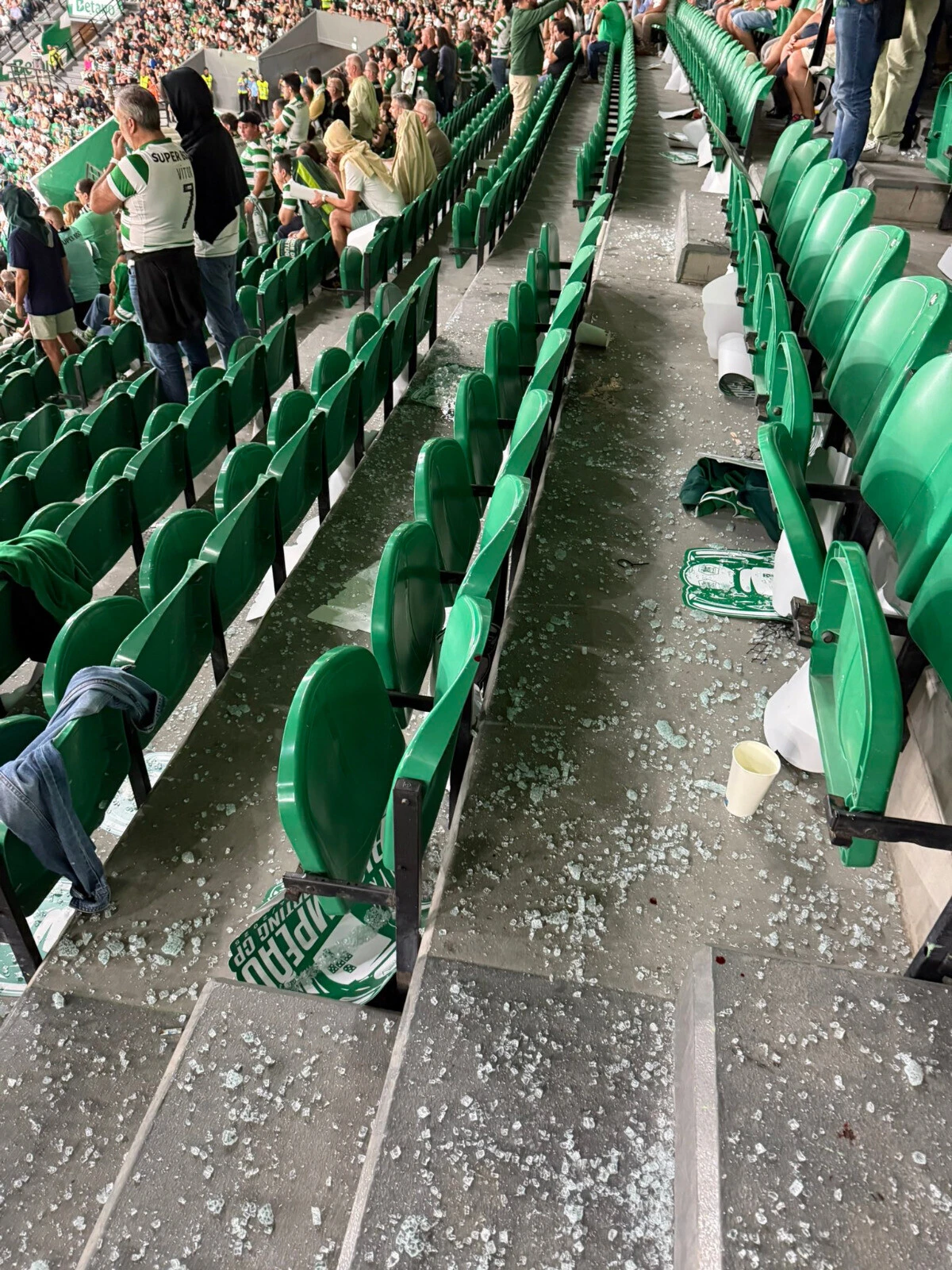 Imagem de contexto do artigo PGR abre inquérito a quebra de vidros que causou 17 feridos em Alvalade