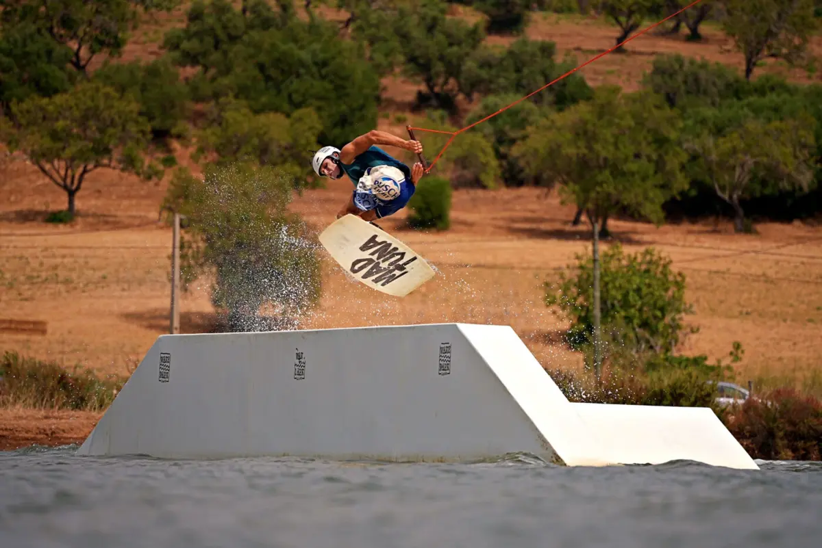 Imagem de contexto do artigo Marko Malsub e Alice Faustino brilham na segunda etapa do Nacional de Wakeboard Cable em Lagos