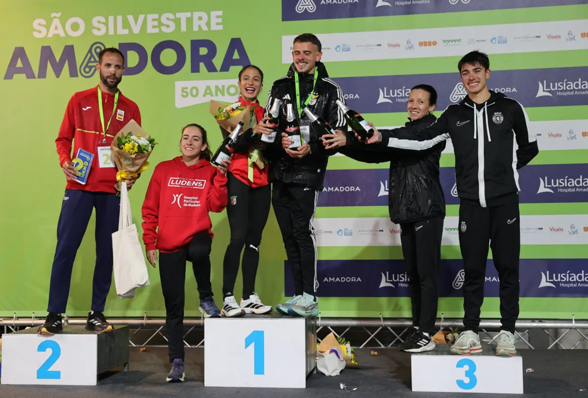 Laura Taborda e Alexandre Figueiredo no lugar mais alto do pódio