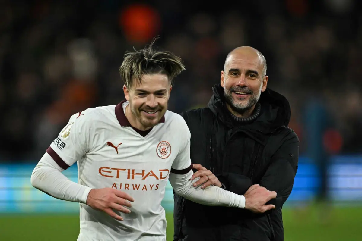 Grealish e Guardiola (créditos: AFP)
