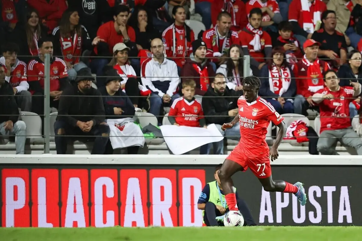 Gerson Sousa em ação frente ao Pevidém (Reprodução: Instagram do jogador)