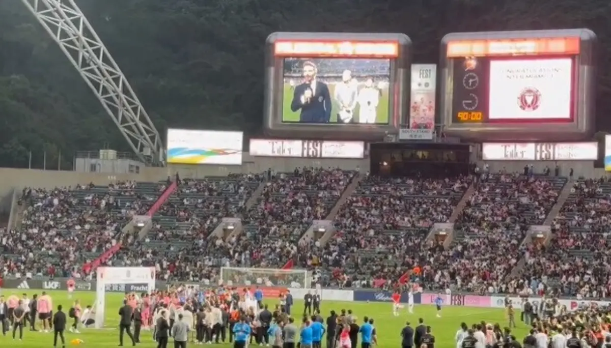 Beckham assobiado (créditos: X/GanglaniJay)