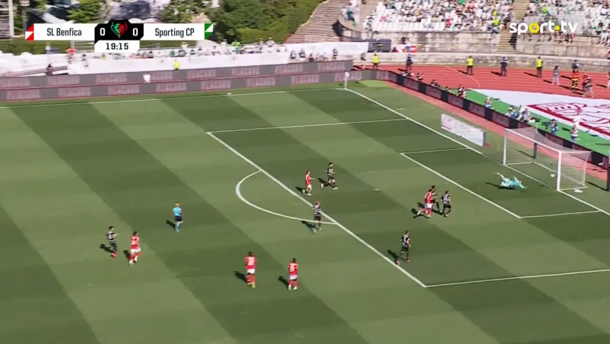 Imagem de contexto do artigo Rui Silva defende remate de Pavlidis e a bola vai ao poste: ora veja