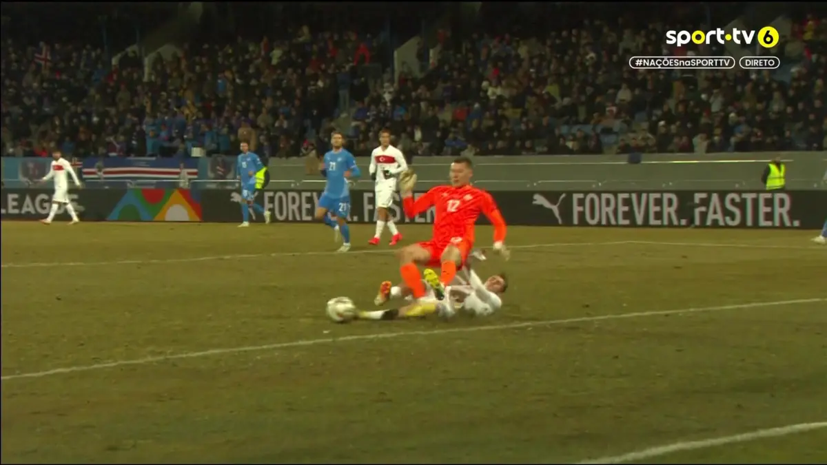 Imagem de contexto do artigo Akturkoglu pressiona guarda-redes da Islândia e oferece o golo a Arda Guler. Ora veja