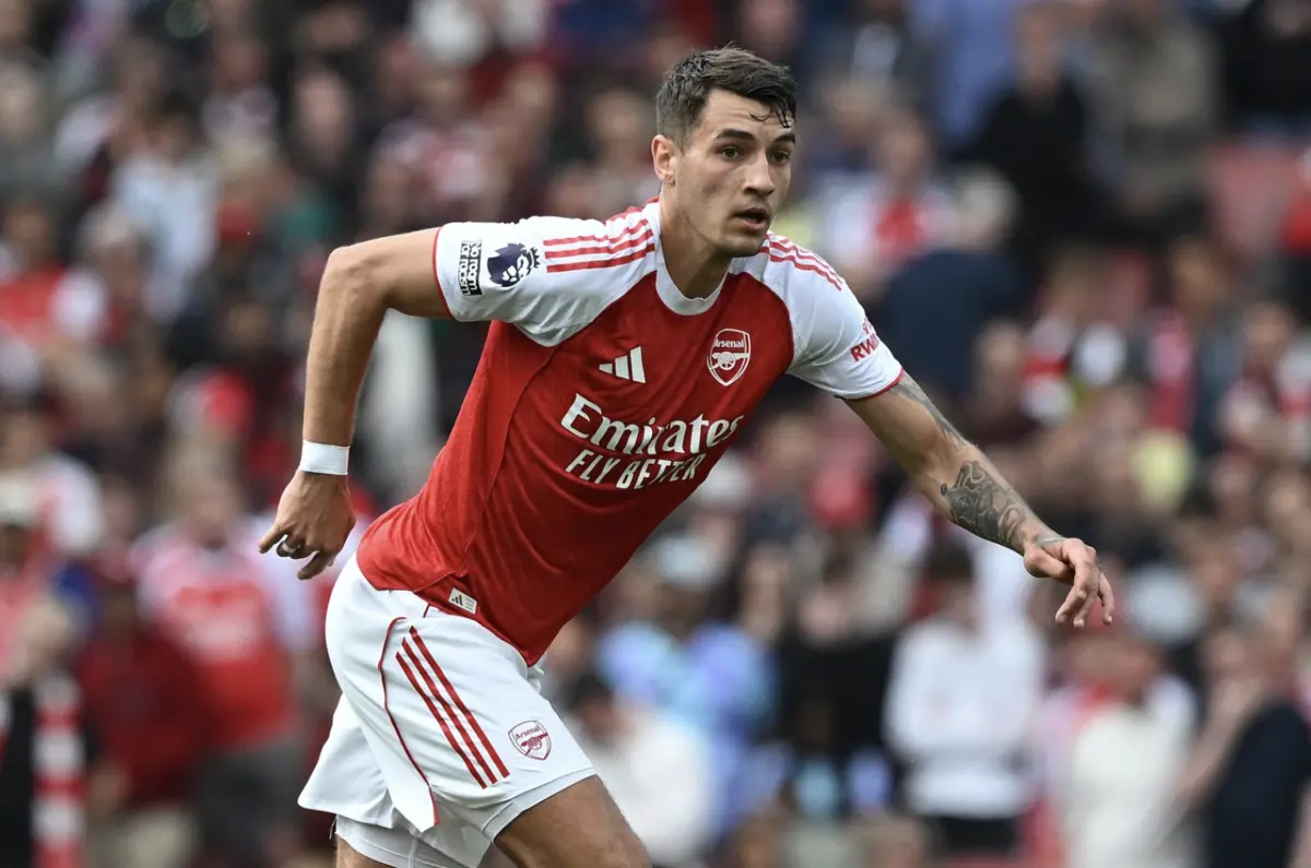 Kiwior deixa o Arsenal