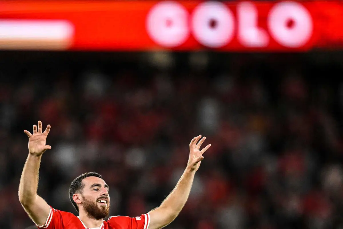Kokçu, médio do Benfica