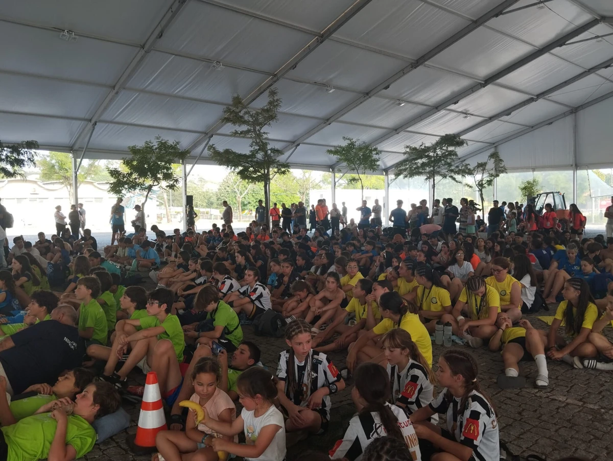 Imagem de contexto do artigo Encontro nacional de sub-14 "pára" para ver a final do Mundial sub-21 de andebol