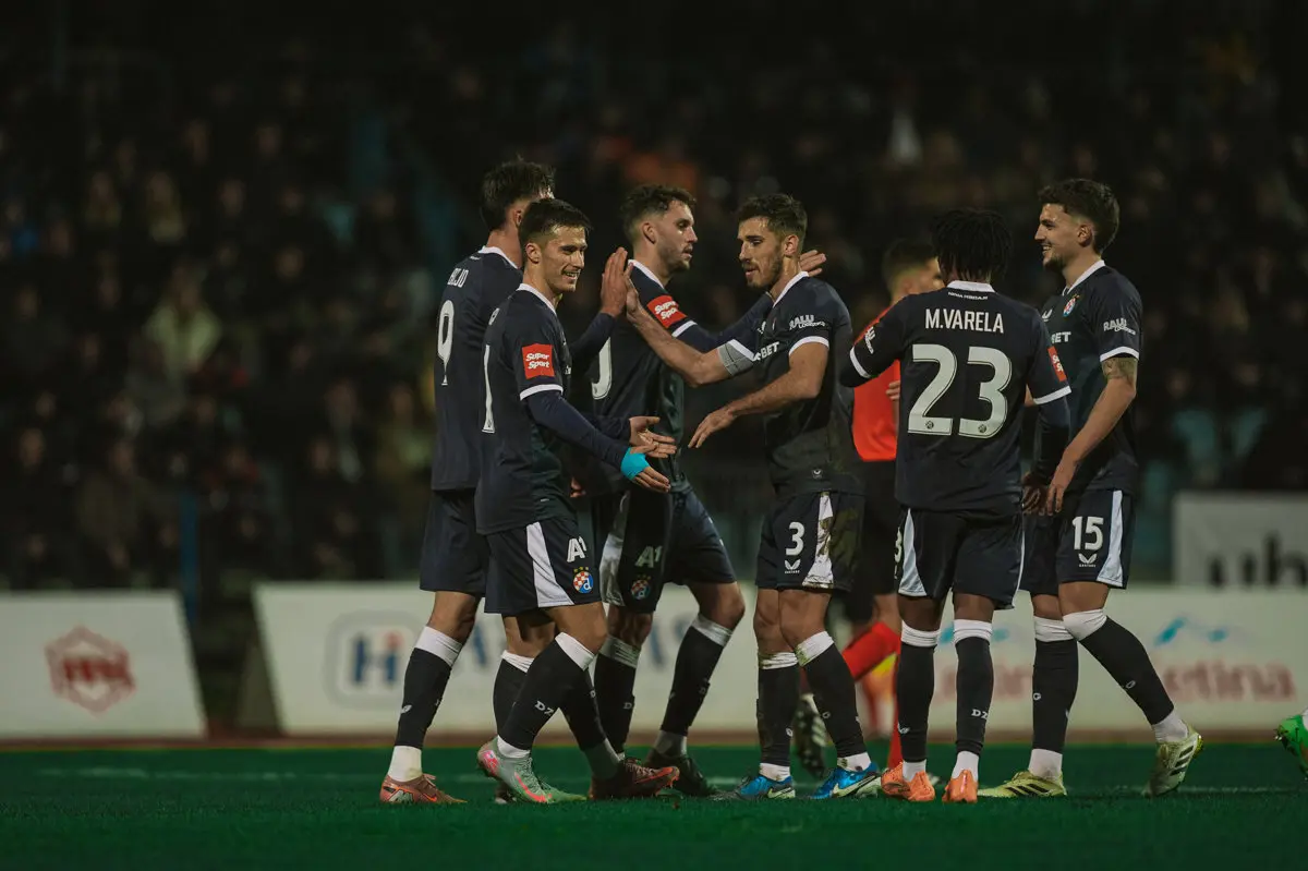 Cardoso Varela em festa junto dos companheiros