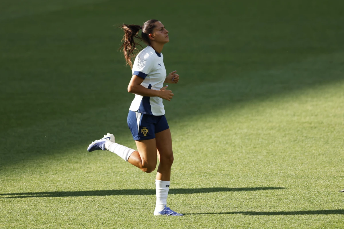 Kika Nazareth nos treinos da Seleção Nacional feminina, na Suíça (créditos: Lusa)