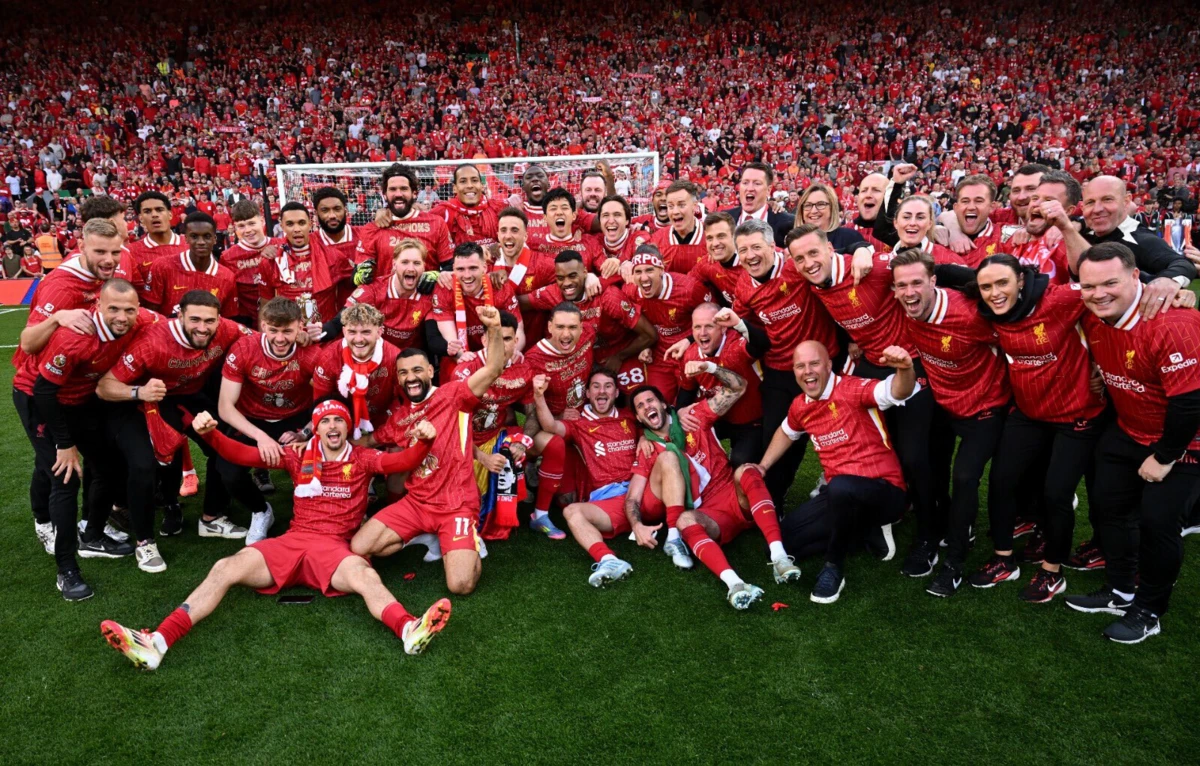 Imagem de contexto do artigo A publicação de Klopp a agradecer a homenagem de Arne Slot na festa do Liverpool