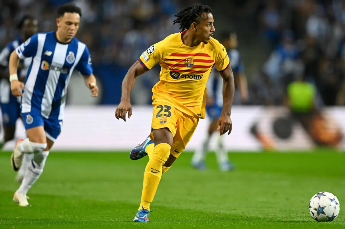 Na passada quarta-feira, Jules Koundé ajudou o Barça a vencer o FC Porto, no Estádio do Dragão, para a Champions