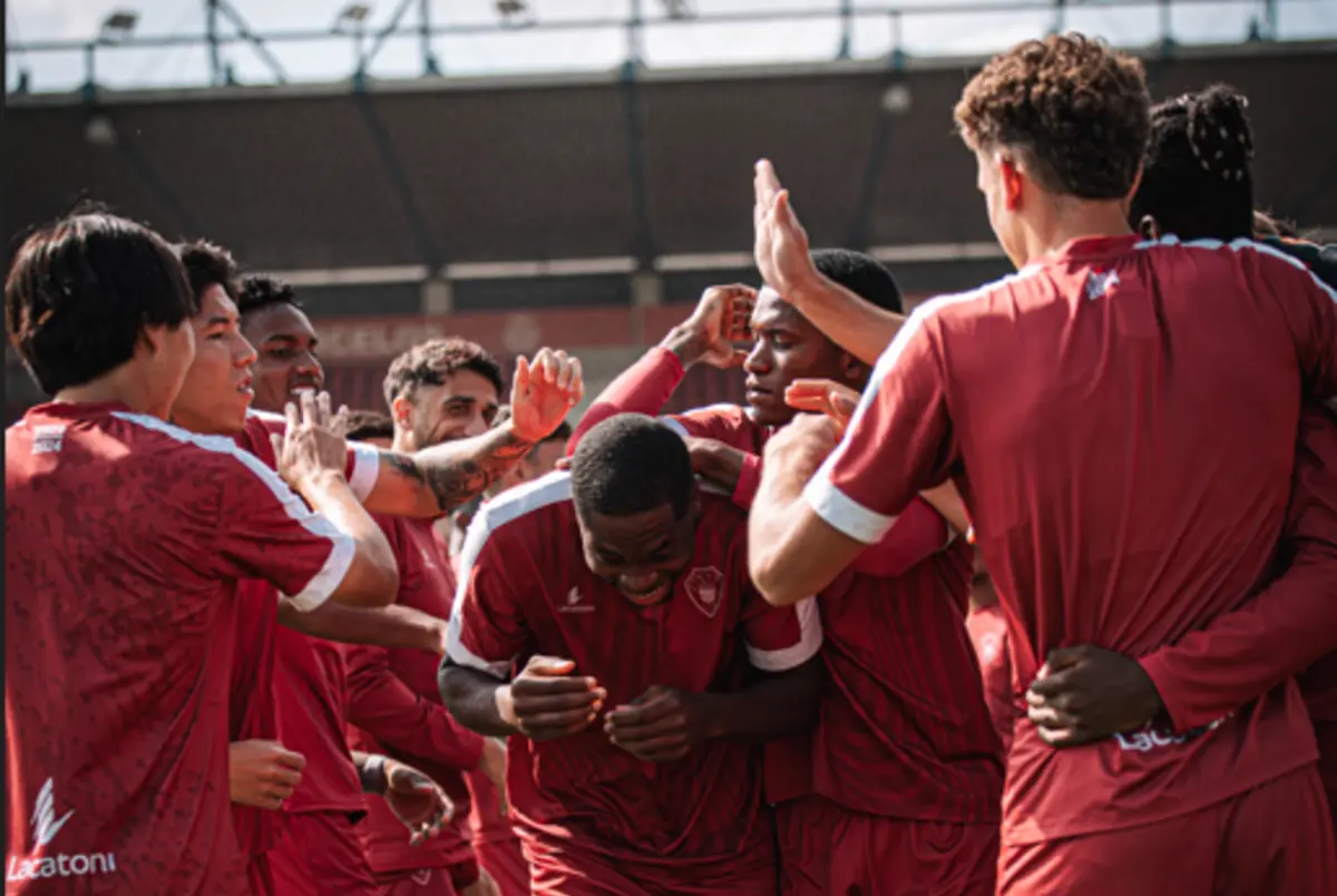 Elimbi praxado no treino (Créditos: Gil Vicente)
