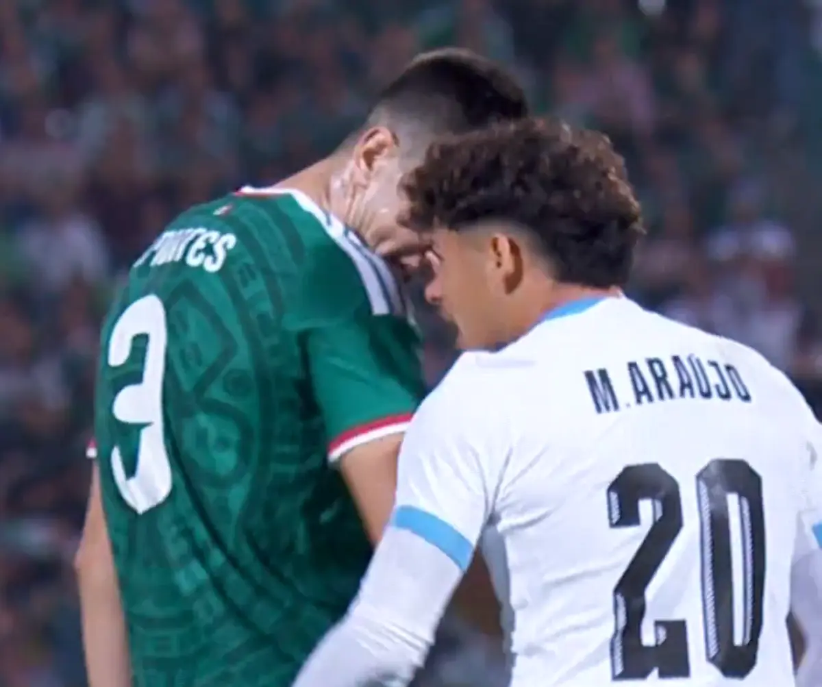 Imagem de contexto do artigo México-Uruguai: Maxi Araújo pegou-se com adversário após queda na área
