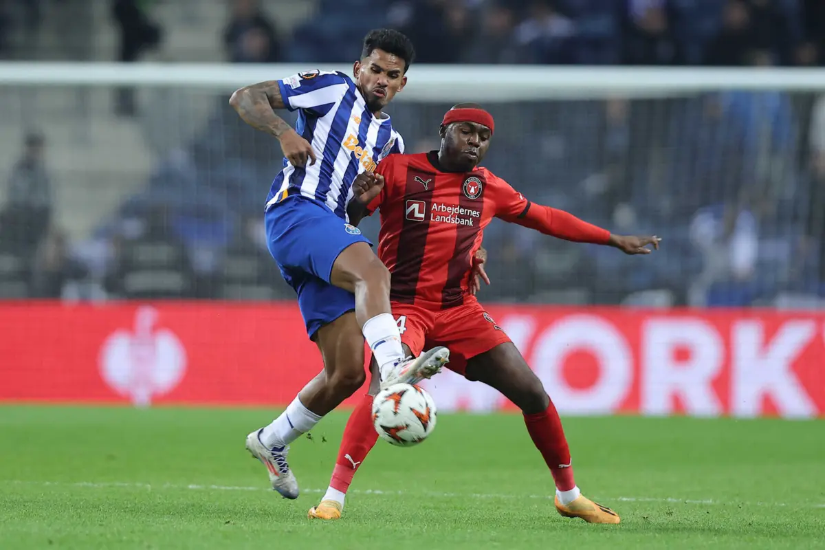 Galeno e Edward Chilufya (Créditos: Miguel Pereira)