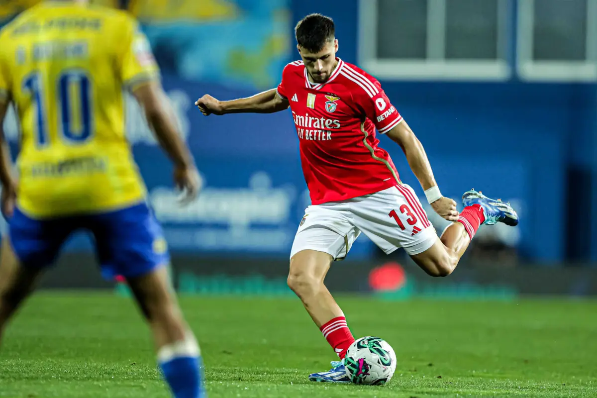 Imagem de contexto do artigo Chegada de Álvaro Fernández empurra Jurásek para fora da Luz e a cobiça cresce