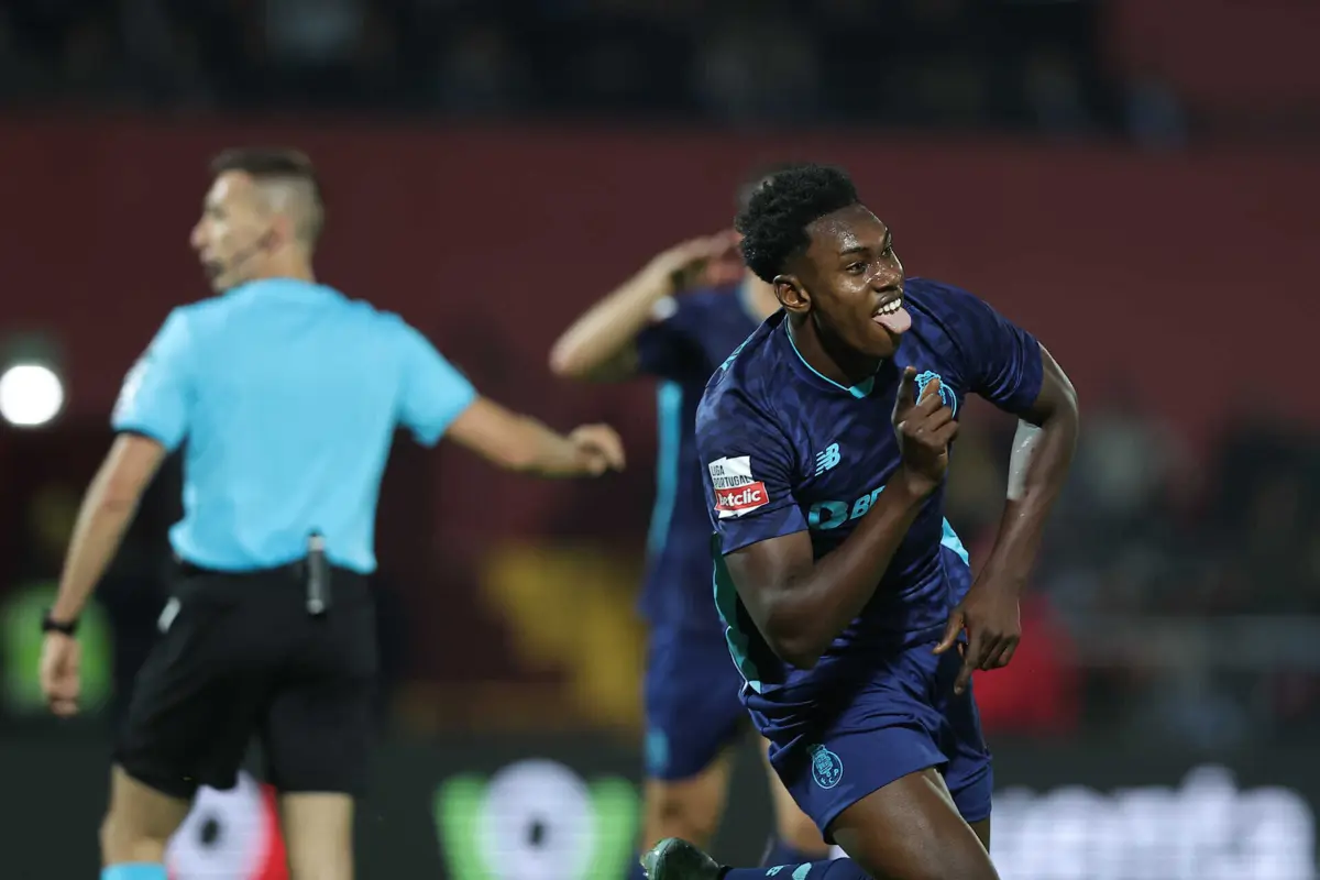 Imagem de contexto do artigo Samu assina hat-trick puro na primeira parte do Aves SAD-FC Porto. Veja os golos