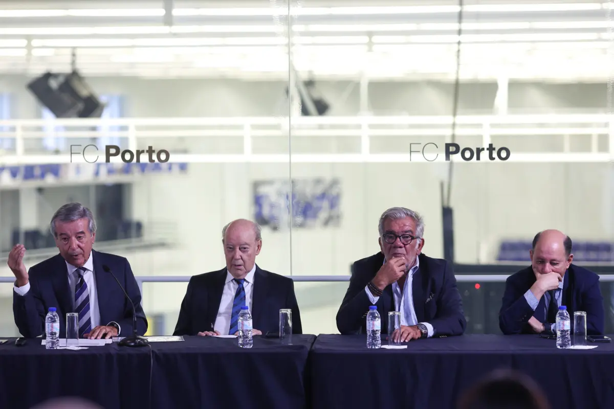 Fernando Gomes, Pinto da Costa, Luis Gonçalves e Jorge Carvalho Guimarães (Créditos: Ivan del Val/Global Imagens)
