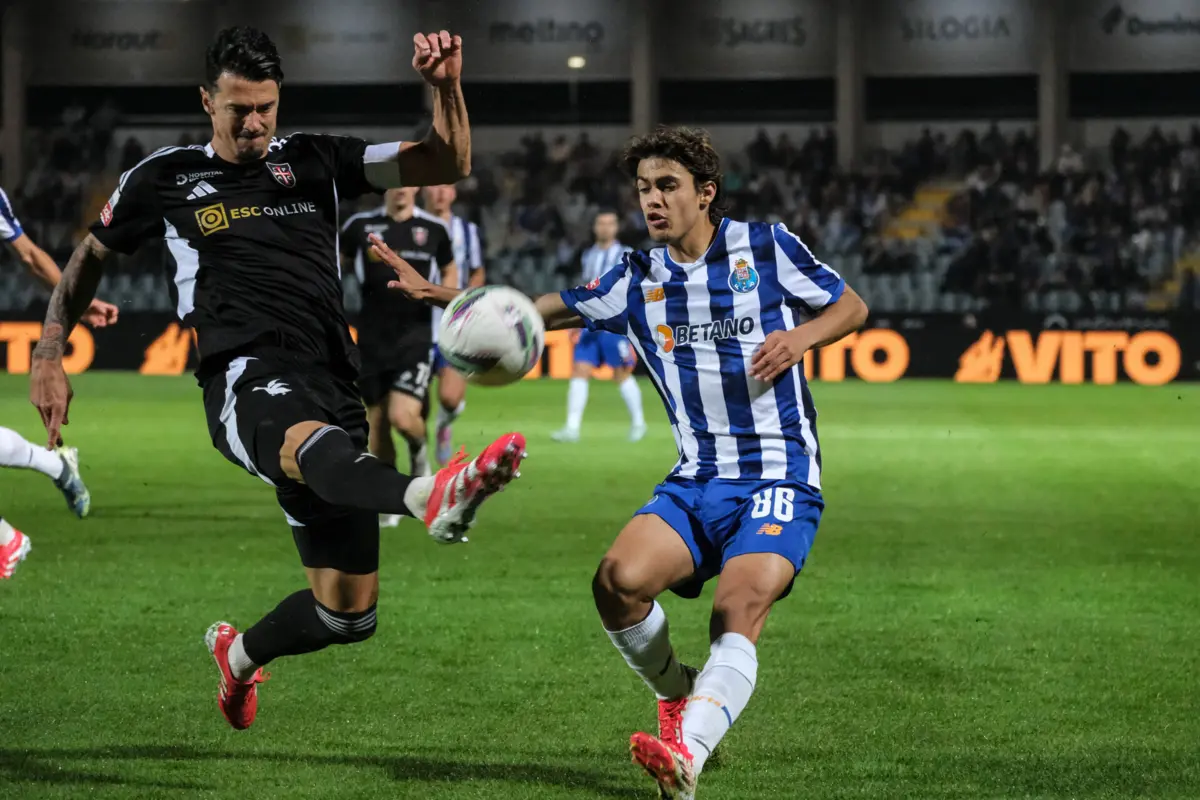 Imagem de contexto do artigo Mora e José Fonte: central venceu o FC Porto três meses antes de o criativo... nascer!