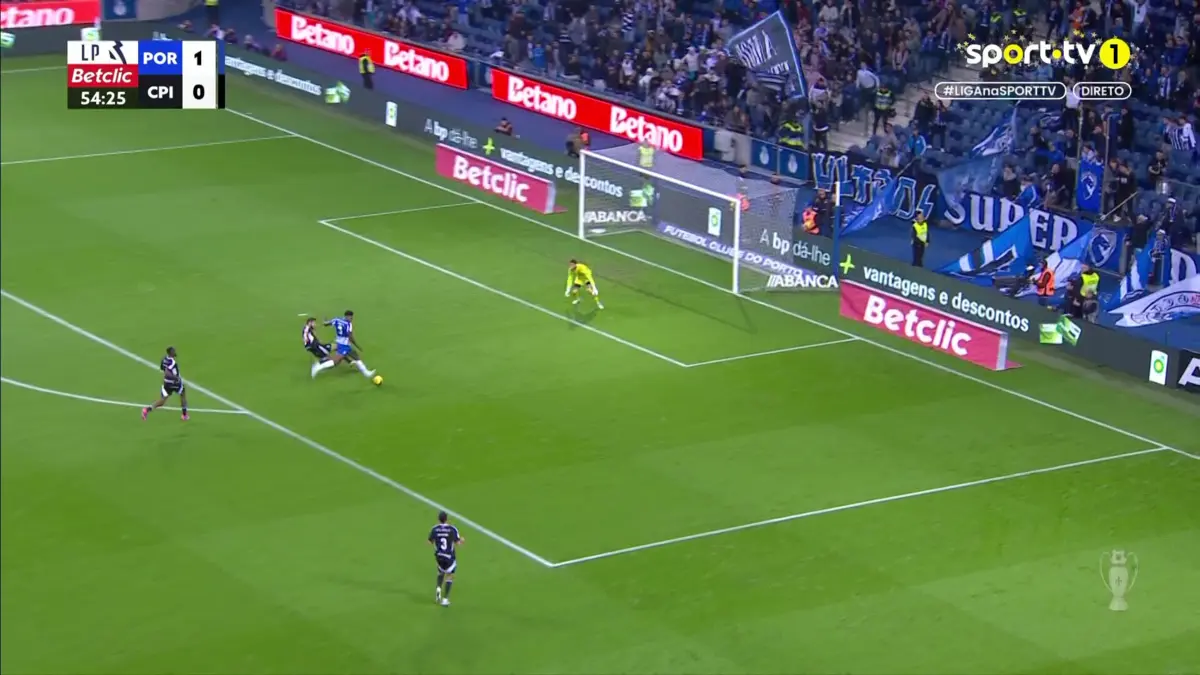 Imagem de contexto do artigo FC Porto-Casa Pia: Samu marca em contra-ataque letal. Veja o golo