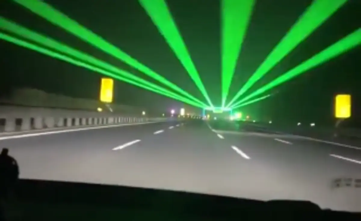Imagem de contexto do artigo Laser para manter condutores acordados? China vai testar numa autoestrada