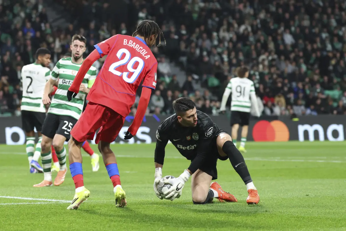 Rui Silva no jogo do Sporting frente ao PSG