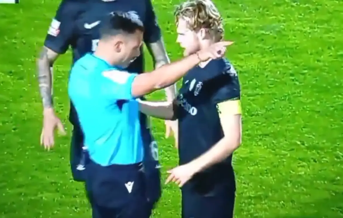 “Amigo do Hjulmand”? Árbitro do jogo do título do FC Porto envolvido em decisões polémicas 2 Hjulmand E O ÁRbitro Do E. Amadora-Sporting: A Imagem Que Gera PolÉMica - O Jogo