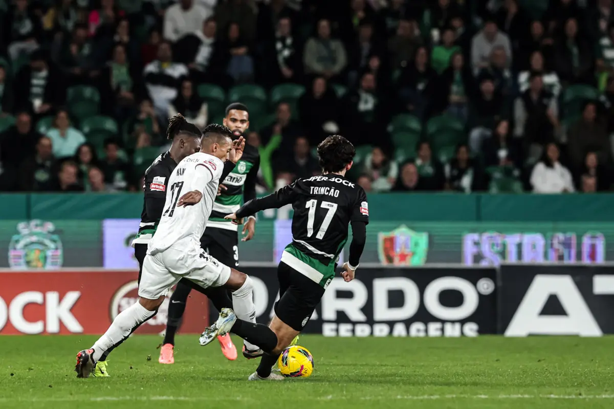 Nani reencontrou o Sporting esta época, como adversário (Créditos: Mário Vasa/Global Imagens)