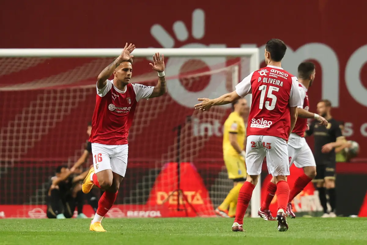 Zalazar bisou para o Braga (Créditos: Ivan del Val/Global Imagens)