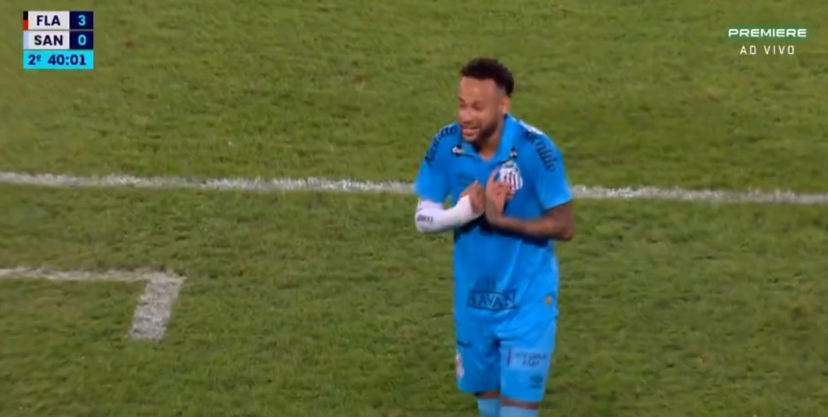 Reação de Neymar após ser substituído
