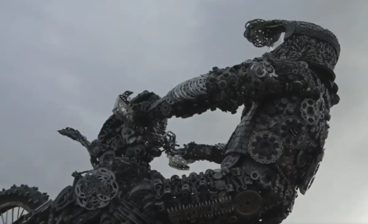 Imagem de contexto do artigo Estátua de Paulo Gonçalves inaugurada em Esposende: "Usámos milhares de peças mecânicas"