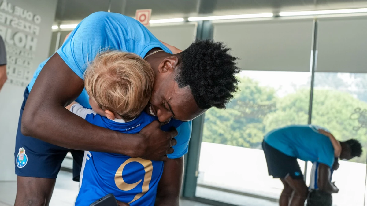 Imagem de contexto do artigo Jovem adepto vibrou no FC Porto-Twente, foi ao Olival e conheceu Samu