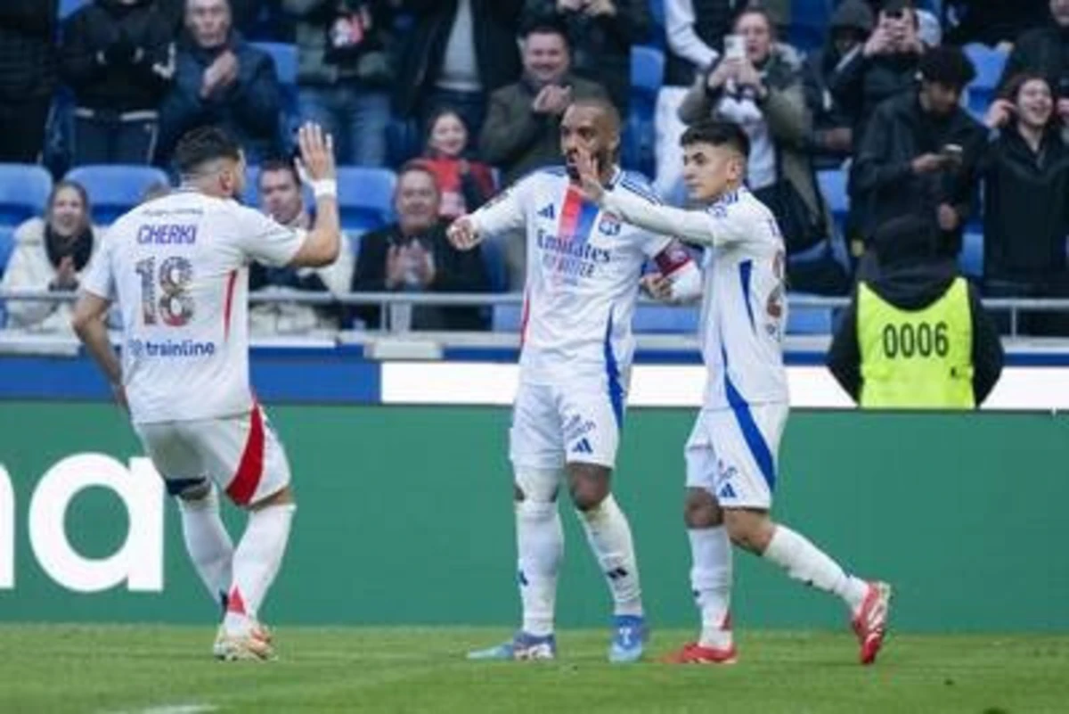 Lacazette (créditos: Lyon)