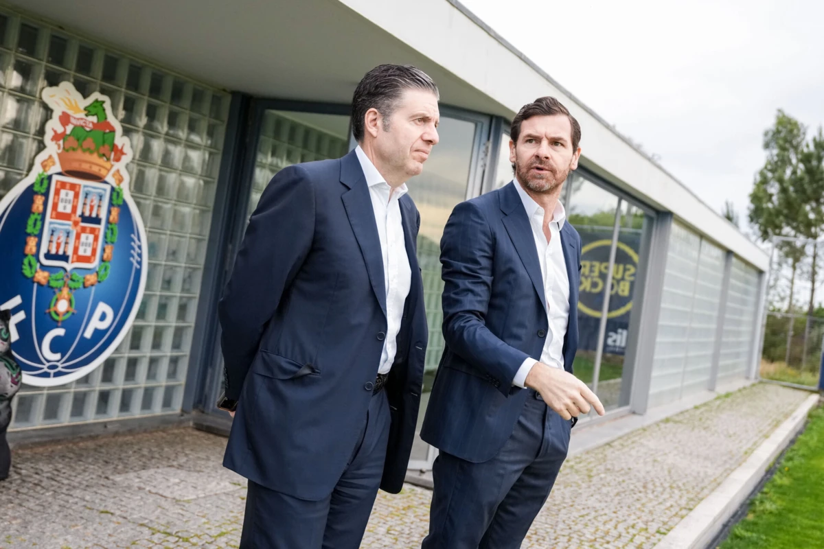 André Villas-Boas, presidente do FC Porto, com o CFO, Pereira da Costa