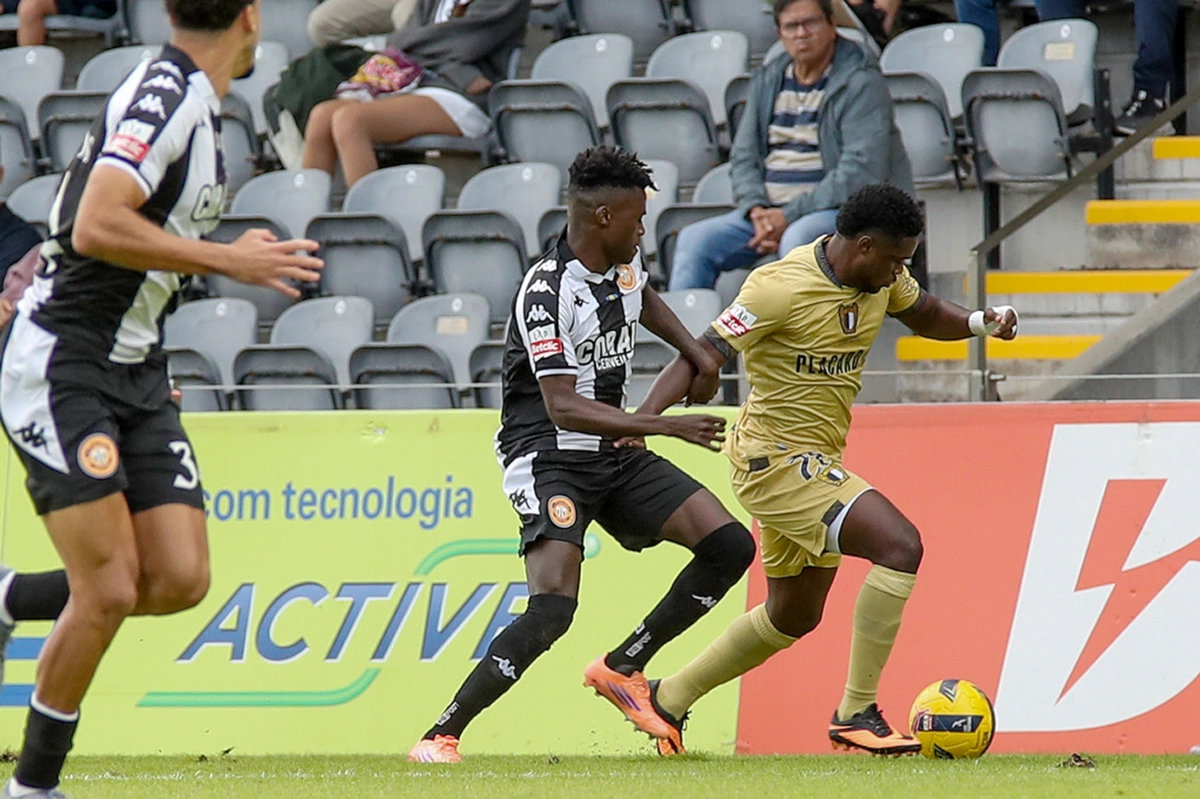 Nacional e Famalicão jogam na Madeira