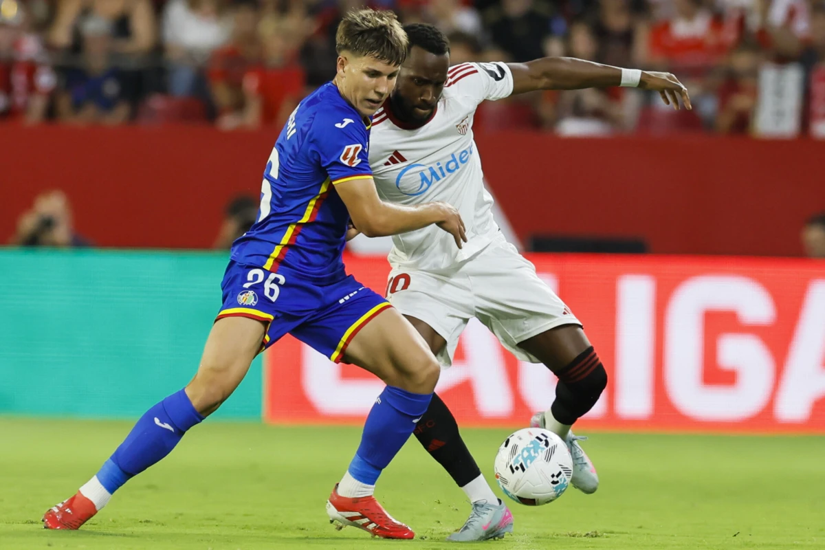 Lukebakio com a camisola do Sevilha (Créditos: EPA)