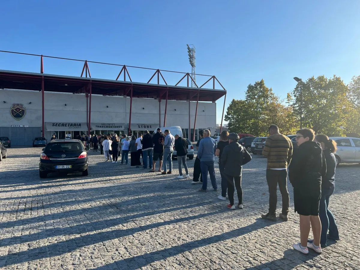 Imagem de contexto do artigo Benfica anima Chaves: está assim a fila para comprar bilhetes