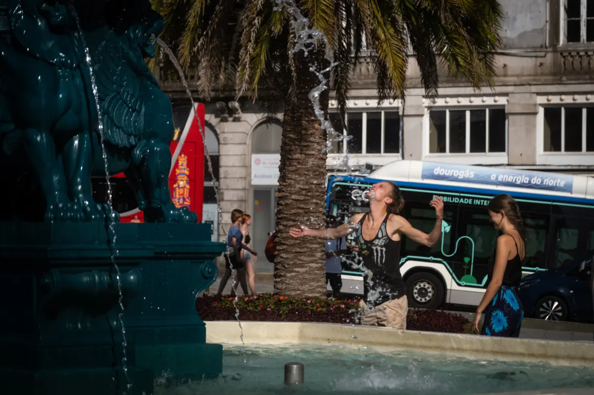 Imagem de contexto do artigo Aviso amarelo devido ao calor prolongado até sábado em quase todos os distritos