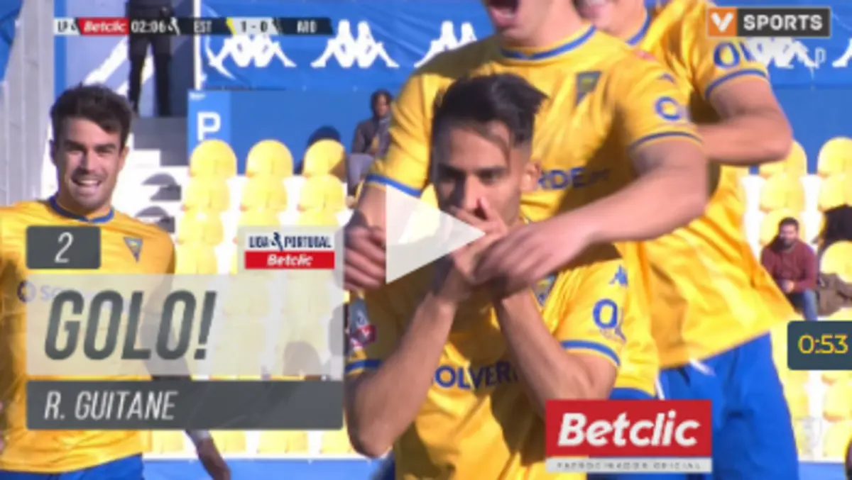 Imagem de contexto do artigo Veja o fantástico golo de Rafik Guitane no Estoril-Arouca