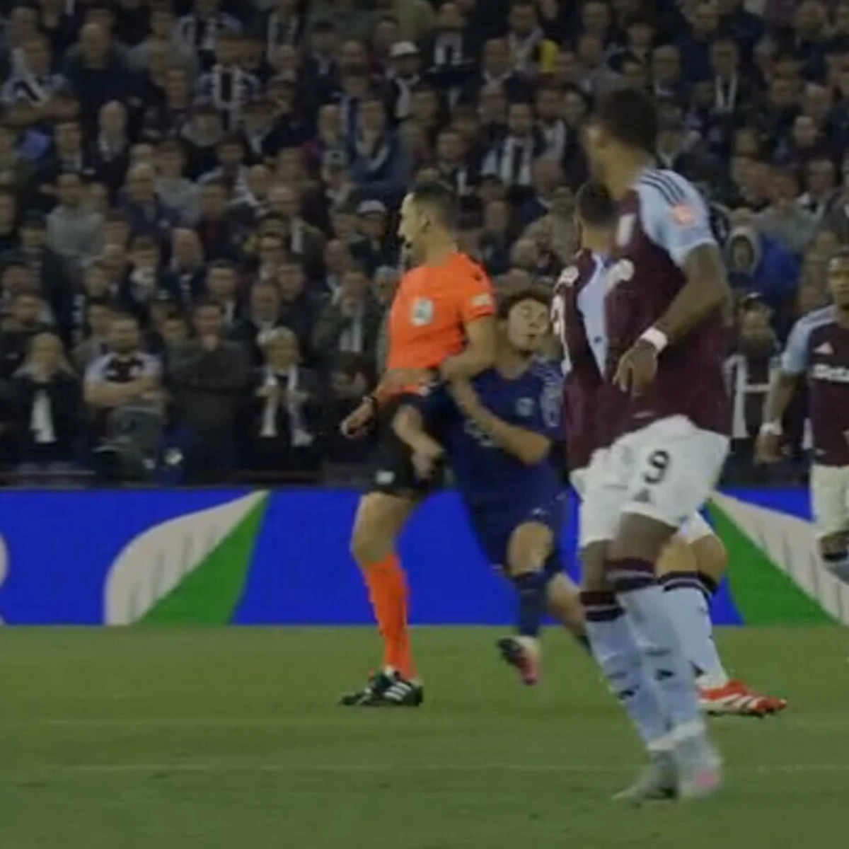 Imagem de contexto do artigo Insólito: João Neves levou uma cotovelada... do árbitro. Ora veja