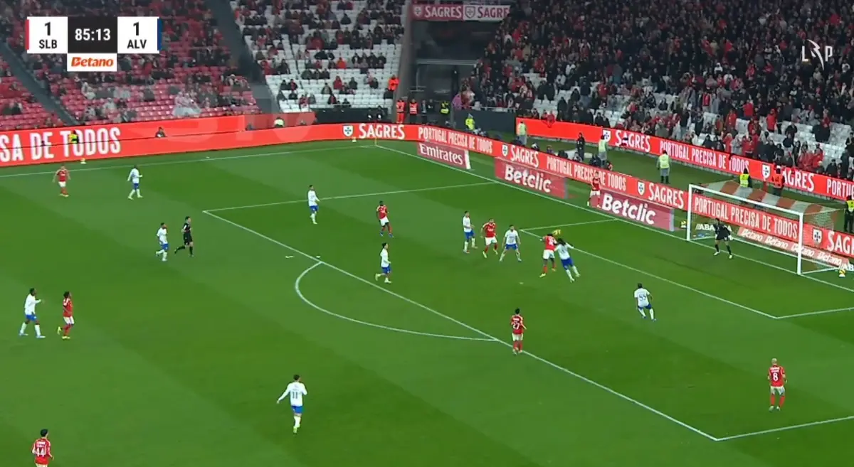 Imagem de contexto do artigo Vídeo: Anísio Cabral volta a ser herói e recoloca Benfica a ganhar ao Alverca