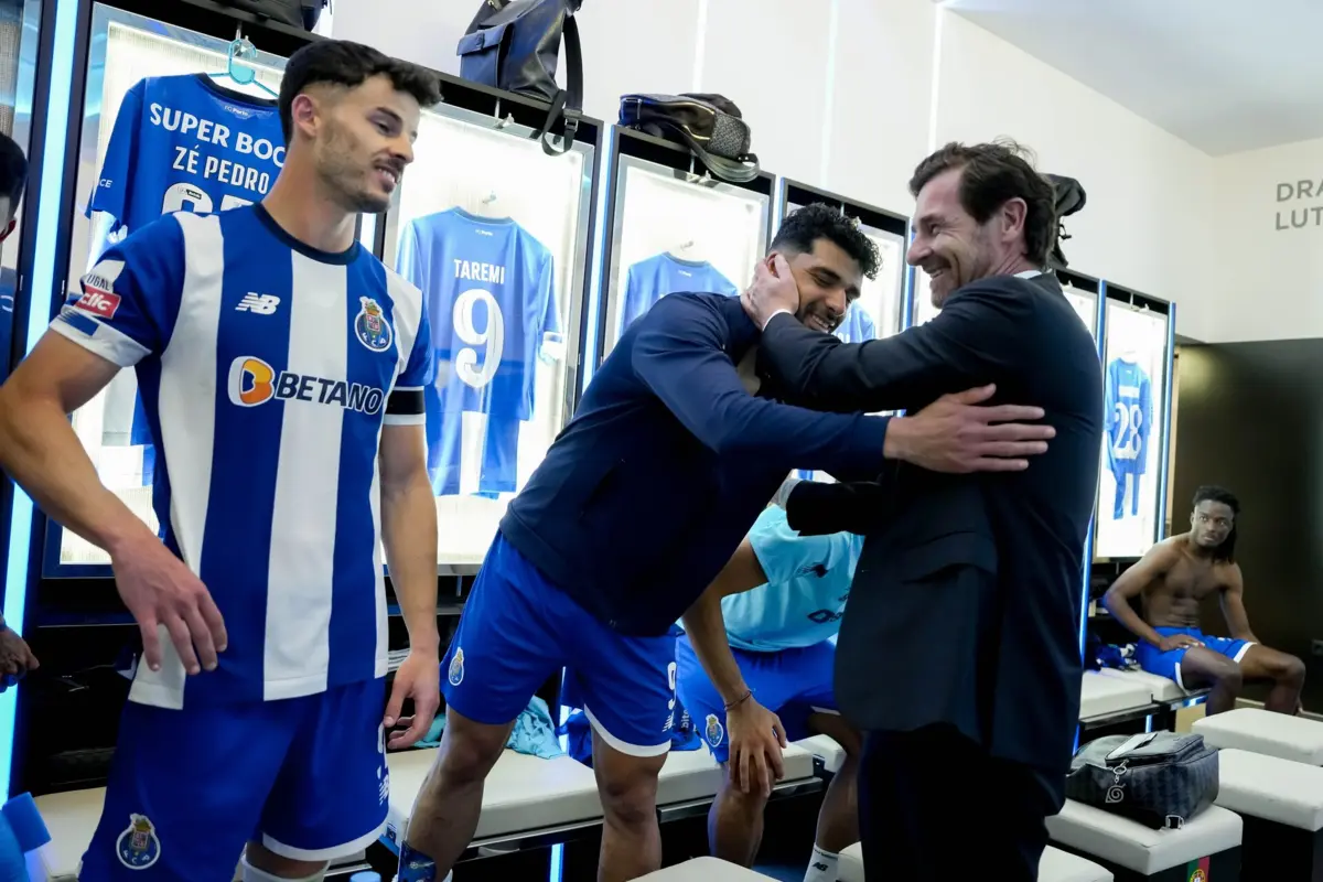Imagem de contexto do artigo Villas-Boas distribuiu cumprimentos e sorrisos no balneário do FC Porto