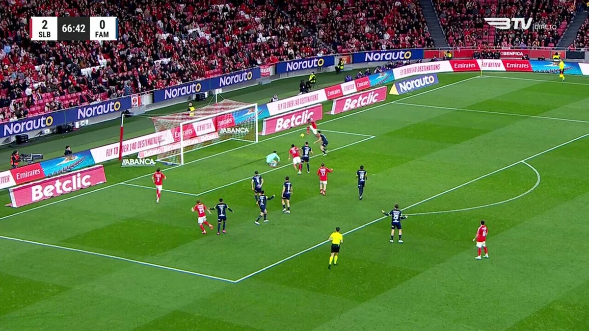 Imagem de contexto do artigo Benfica-Famalicão: jogada de João Rego, calcanhar de Akturkoglu e golo de Kokçu. Ora veja